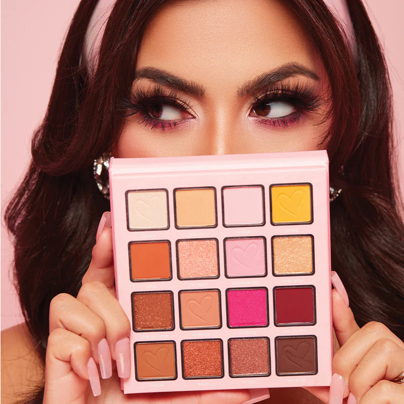 EYES ON ME EYESHADOW PALETTE - EVETTEXO